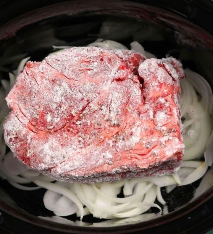 Effortless Slow Cooker Pot Roast 25 615061744 1436953944559261 5927702619135355854 n
