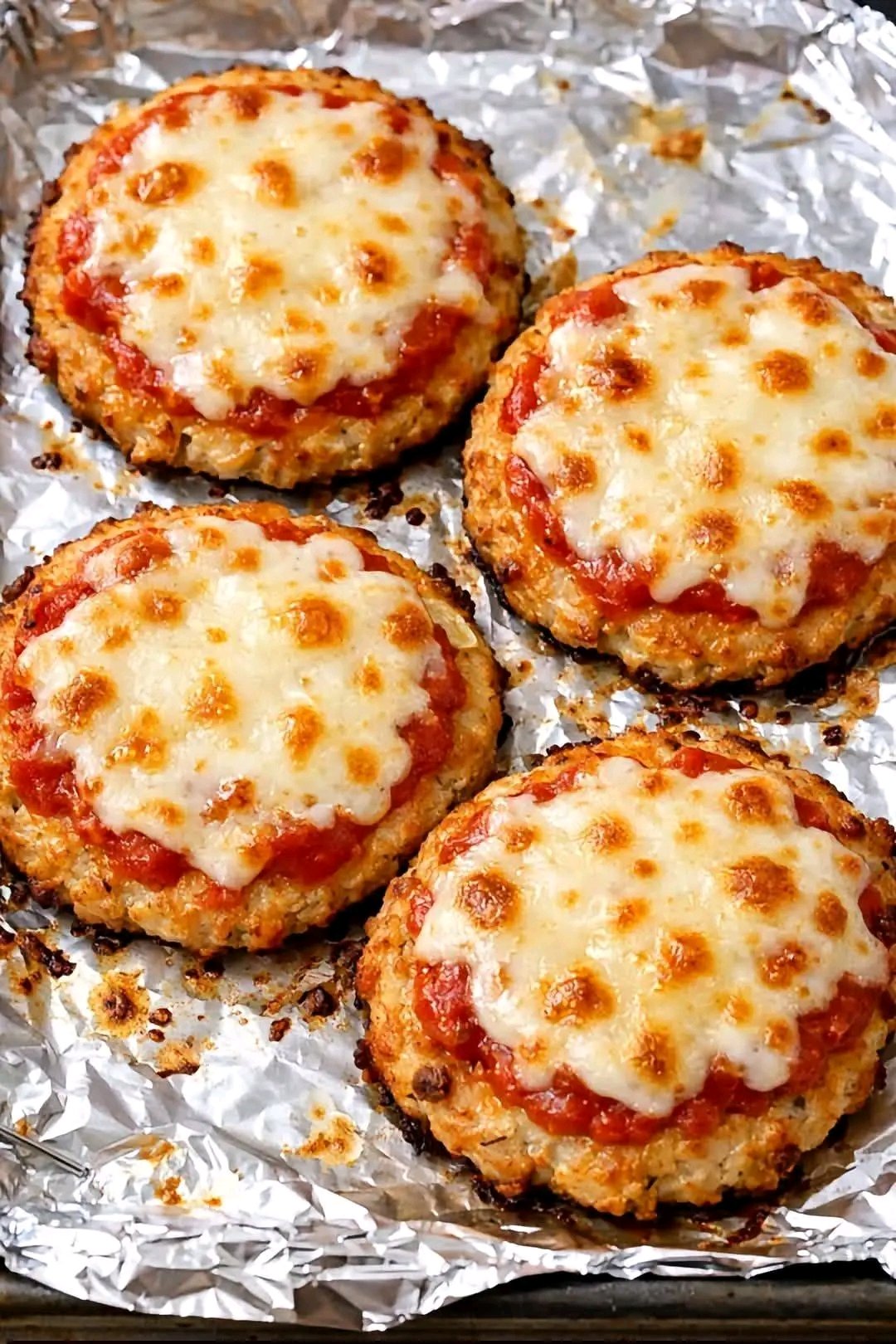 Ma collègue a apporté ces petites bouchées à un repas partagé et personne n'a cru qu'elles étaient faibles en glucides. Seulement 3 ingrédients. Des bouchées croustillantes qui ont le goût d'une soirée pizza… Recette complète 25 1781870773969