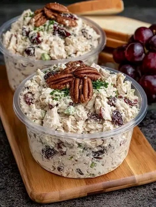 Ma grand-mère ajoutait toujours un petit quelque chose de spécial à sa salade de poulet. C'est la version que toute ma famille demande. Recette complète 25 1782197004729