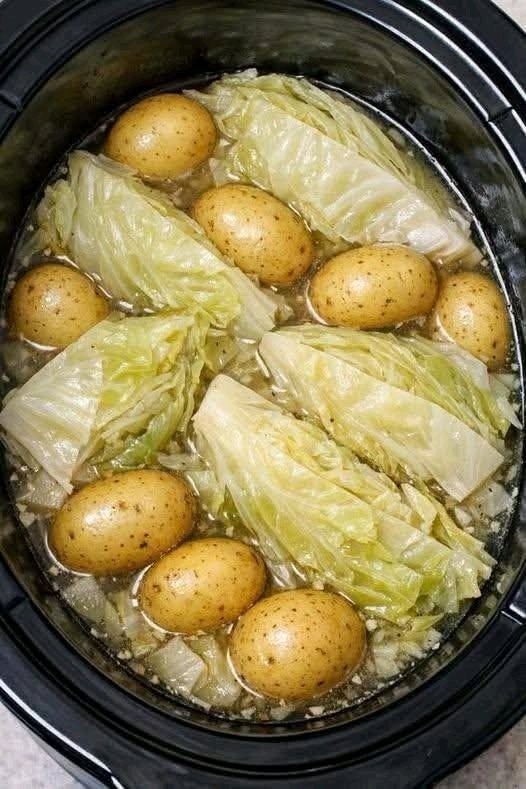 Mon grand-père a vécu de ce simple repas rustique à 4 ingrédients pendant sa jeunesse. C'est incroyablement réconfortant, économique et cuit toute la journée en Afrique du Sud. Recette complète 25 1782215249880