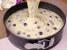 Gâteau en 2 minutes ! Vous pouvez le faire tous les jours ! Un gâteau ultra-léger !... La recette est dans les commentaires. ⤵ Si vous souhaitez suivre mes recettes, écrivez « oui » ❤️ 30 1782759993478 1