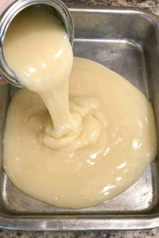 Versez une boîte de lait concentré cru sucré directement dans la rôtissoire avec 2 autres ingrédients et vos amis vous supplieront pour ce secret r. Recette complète 25 1784151305404