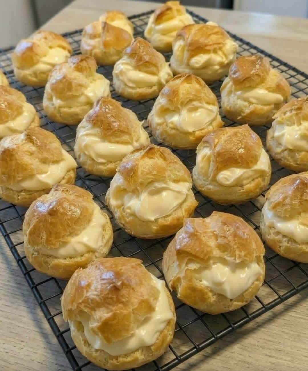 Choux à la crème célèbres avec une garniture renommée 25 651188090 2749299455430934 6783624114095547963 n