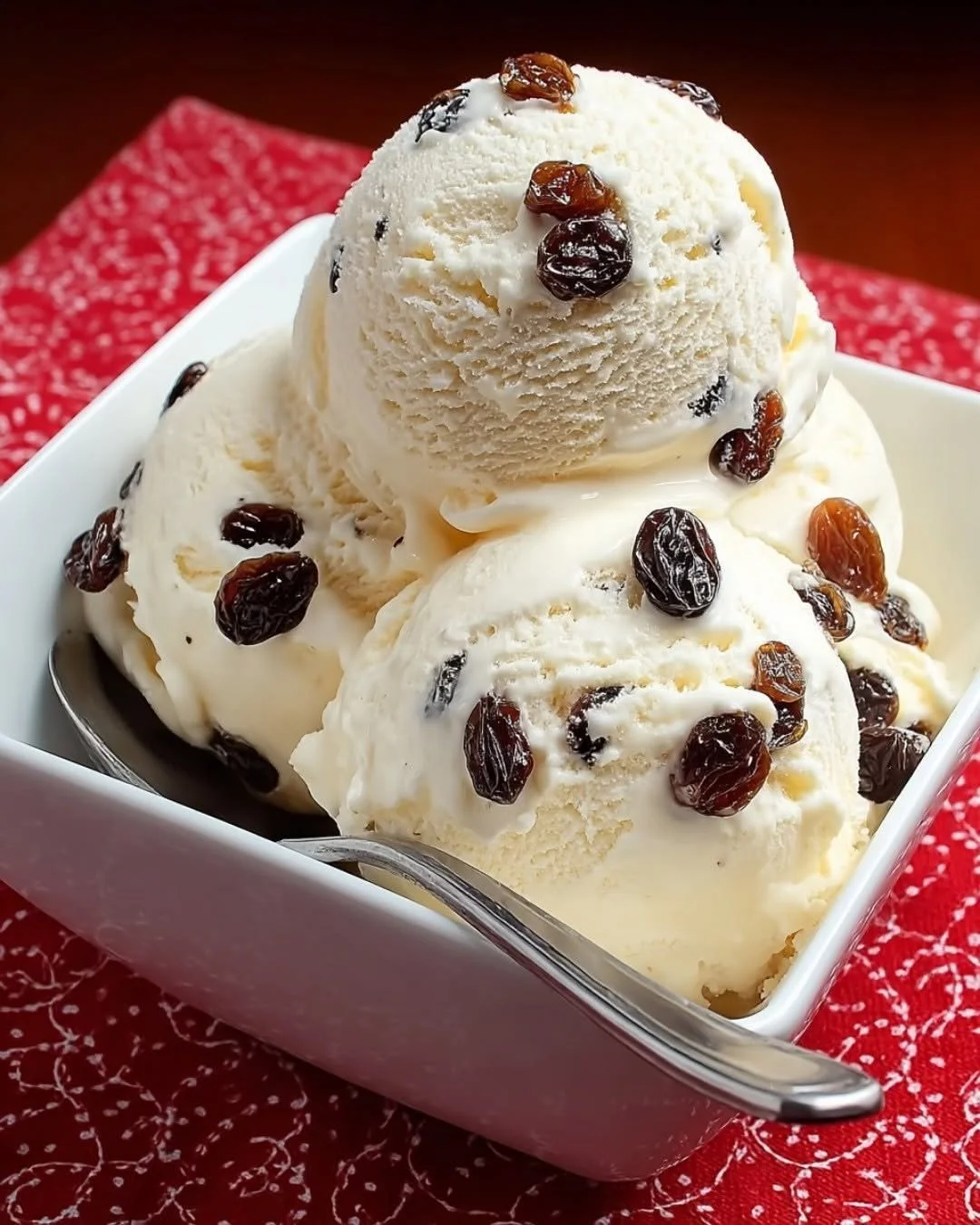 Glace au goût des souvenirs : rhum et raisins secs sans alcool 25 727823783 122316468686196582 2282783902120133322 n 35 1
